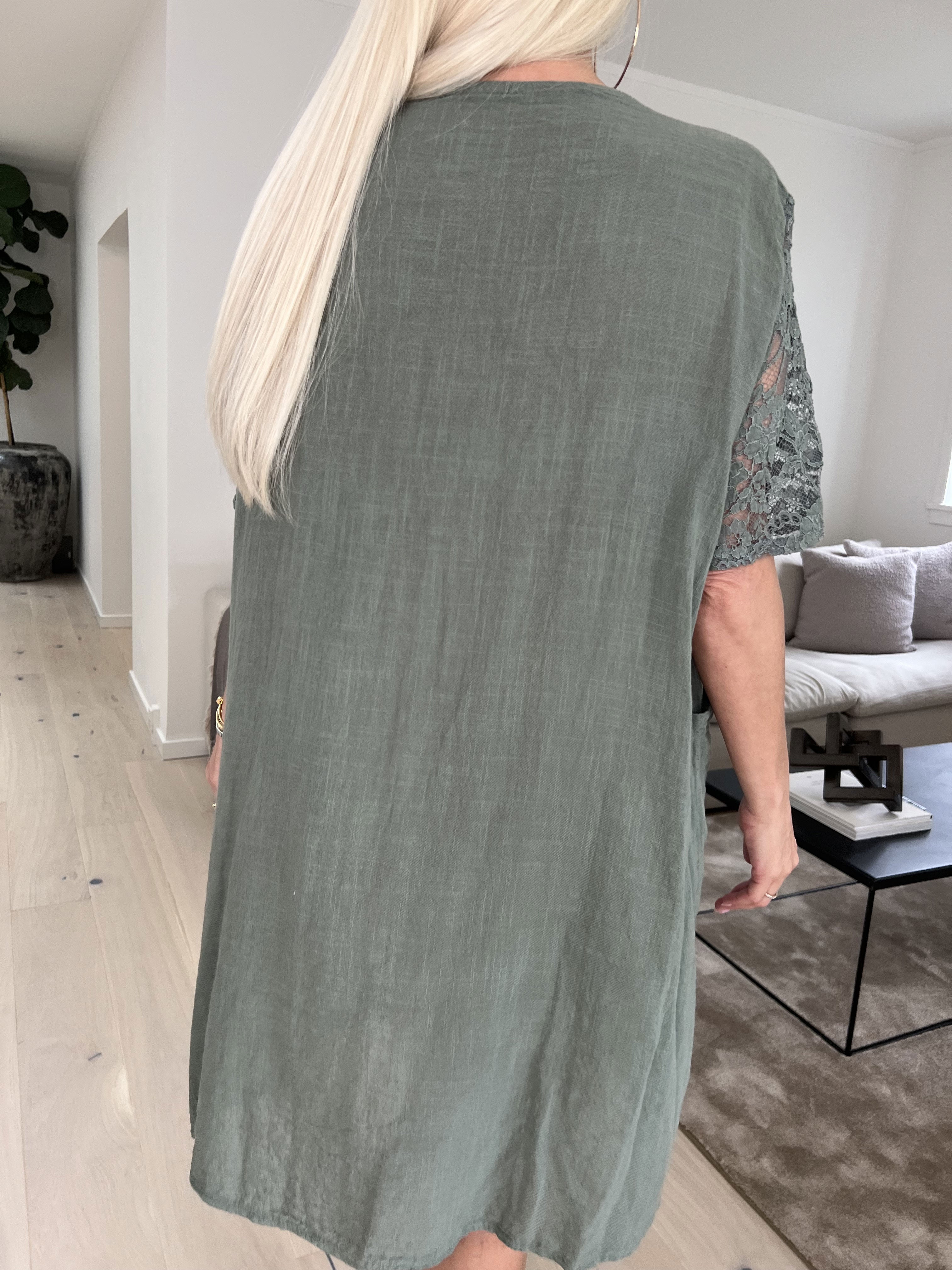 Lovisa - Söt bomullsklänning med fickor